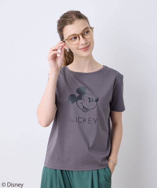 LE SOUK HOLIDAY(ルスークホリデー)の「Mickey Mouse/ロゴTシャツ【接触冷感】(Tシャツ/カットソー・レディース・オフホワイト/チャコールグレー/カーキ・M/L)」の2枚目の写真