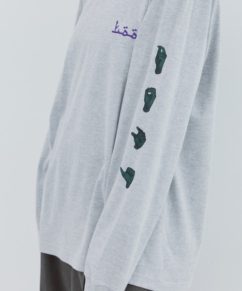 TOGA（トーガ）の「【TOGA TOO/トーガトゥ】Print tee LS/プリントロングTシャツ（Tシャツ/カットソー・レディース・グレー/ネイビー/ホワイト・L/M）」の15枚目の写真