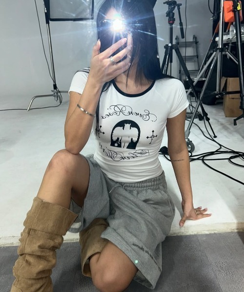 tシャツ A'GEM/9 × .kom 「NIIER NOR/ニーアノア」BAD ANGEL SLIM TEE/バッドエンジェルスリムTシャツ レディ A'GEM/9 × .kom 『NIIER NOR/ニーアノア』BAD ANGEL SLIM TEE