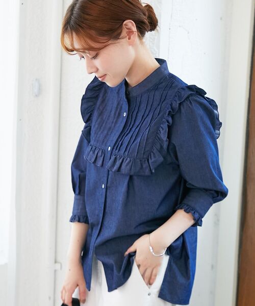 le.coeur blanc(ルクールブラン)の「デニムフリルブラウス(シャツ/ブラウス・レディース・ネイビー/ブルー・38)」の7枚目の写真