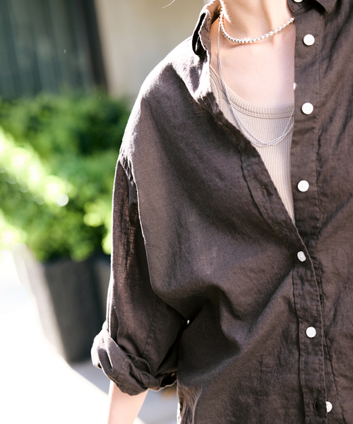 SLOBE IENA（スローブイエナ）の「《追加2》リネンコットンレギュラーシャツ（シャツ/ブラウス・レディース・スカイブルー/ブラウン/ホワイト・FREE）」の11枚目の写真