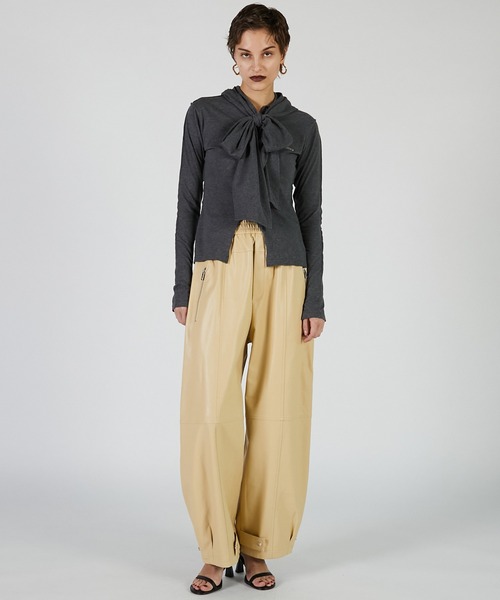 PRANK PROJECT（プランクプロジェクト）の「Fauxレザージョガーパンツ / Faux Leather Jogger Pants（その他パンツ・レディース・ライトイエロー/ブラック/レッド・38/36）」の6枚目の写真