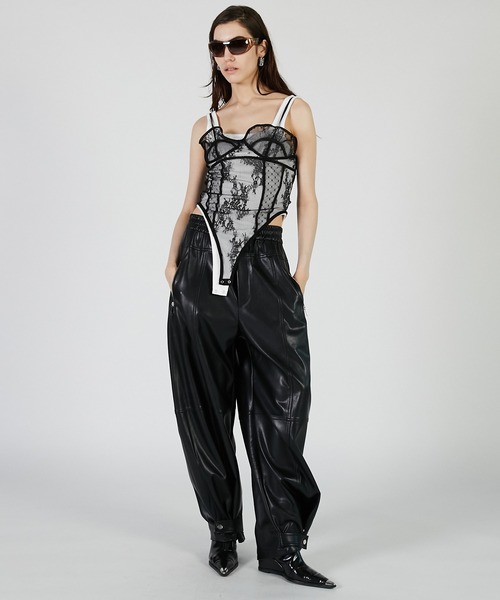 PRANK PROJECT（プランクプロジェクト）の「Fauxレザージョガーパンツ / Faux Leather Jogger Pants（その他パンツ・レディース・ライトイエロー/ブラック/レッド・38/36）」の18枚目の写真