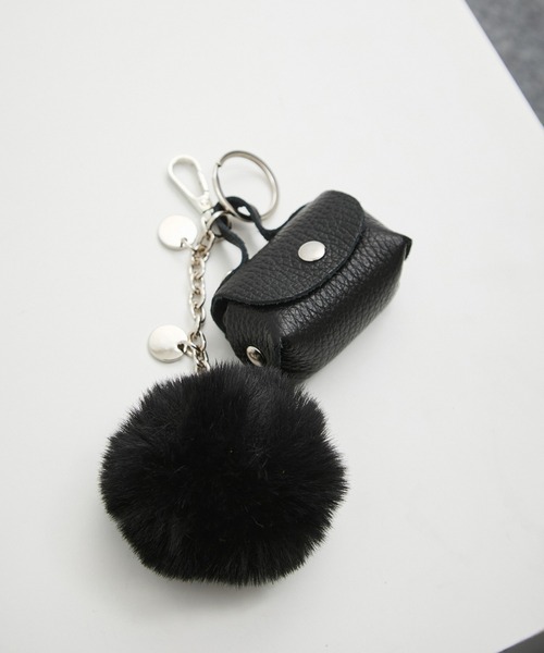 ADAM ET ROPE'(アダムエロペ)の「【LA SCAIA】ミニバッグ&ファーボールキーリング(キーケース/キーアクセサリー・レディース・ブラック・FREE)」の2枚目の写真