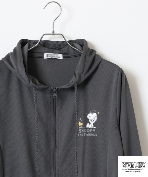 PEANUTS(ピーナッツ)の「PEANUTSハニカムドライZIPパーカー(パーカー・メンズ・ブラック/ピンクベージュ/ネイビー/ダークパープル/ベージュ/チャコール・M/L/LL)」の3枚目の写真