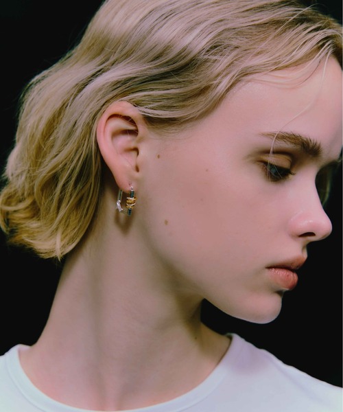 LAPUIS（ラピュイ）の「LAPUIS(ラピュイ) Coil Frame pierced earrings（ピアス（両耳用）・レディース・ゴールド/マルチ・FREE）」の3枚目の写真