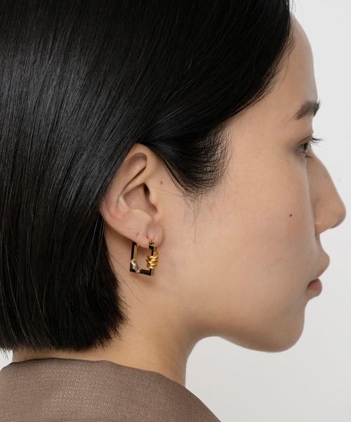 LAPUIS（ラピュイ）の「LAPUIS(ラピュイ) Coil Frame pierced earrings（ピアス（両耳用）・レディース・ゴールド/マルチ・FREE）」の16枚目の写真