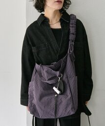 スナップボタン」に該当するレディースのショルダーバッグファッション