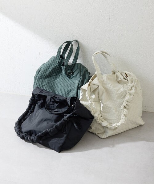 ear PAPILLONNER(イアパピヨネ)の「ファブリック2WAYショルダーバッグL(ショルダーバッグ・レディース・アイボリー/ブラック/ダークグリーン/パープル・FREE)」の5枚目の写真