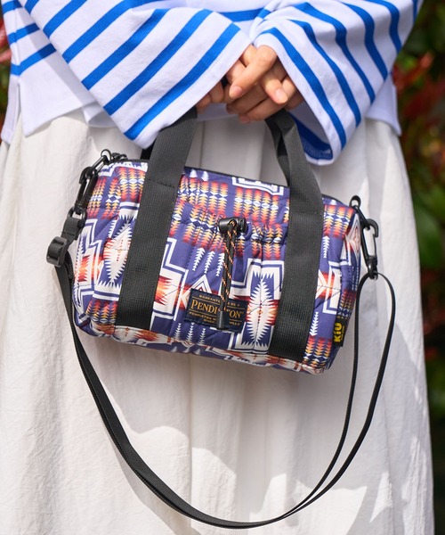 KiU（キウ）の「【PENDLETON × KiU LIMITED ITEM】ペンドルトン スクエアパデッドミニボストンバッグ（ショルダーバッグ・レディース・ネイビー/カーキ・FREE）」の8枚目の写真