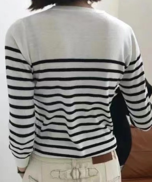 cammie(キャミー)の「ボーダーニットトップス(ニット/セーター・レディース・ブラック/ホワイト・LARGE/MEDIUM)」の6枚目の写真