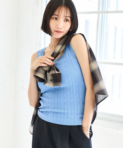 VIS（ビス）の「【前後2WAY】ケーブルニットタンクトップ（タンクトップ・レディース・ベージュ/サックスブルー/チャコールグレー・FREE）」の4枚目の写真