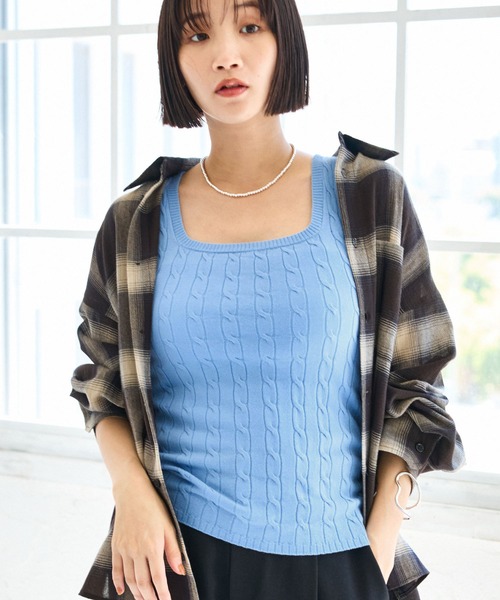 VIS（ビス）の「【前後2WAY】ケーブルニットタンクトップ（タンクトップ・レディース・ベージュ/サックスブルー/チャコールグレー・FREE）」の6枚目の写真