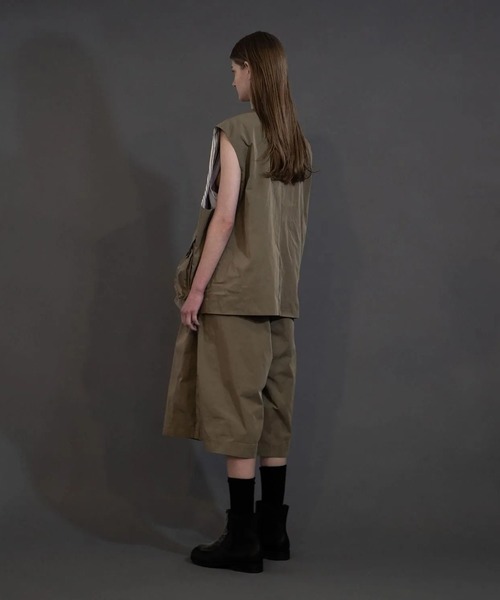 my beautiful landlet（マイビューティフルランドレット）の「【my beautiful landlet】 POLYESTER YARN DYED GABARDINE WIDE SHORT PANTS（その他パンツ・メンズ・カーキ/ネイビー/ブラック・1/0）」の9枚目の写真