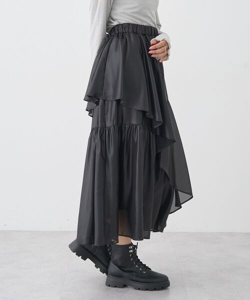 earth music&ecology（アースミュージックアンドエコロジー）の「シャイニーラッフルスカート（スカート・レディース・ライトグレー/ブラック・FREE）」の5枚目の写真