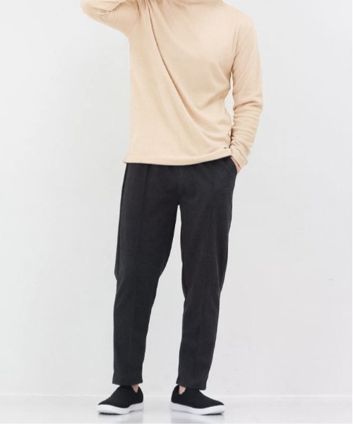 /Bl/ — вязаный хайнек-ник (high-neck knit sweater)