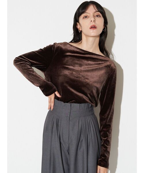 ELENDEEK(エレンディーク)の「ベロアドレープカットソー(Tシャツ/カットソー・レディース・ブラック/ネイビー/ブラウン・FREE)」の18枚目の写真