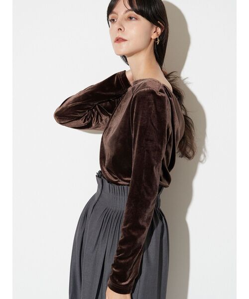 ELENDEEK(エレンディーク)の「ベロアドレープカットソー(Tシャツ/カットソー・レディース・ブラック/ネイビー/ブラウン・FREE)」の19枚目の写真
