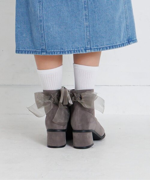 algy（アルジー）の「バックリボンスウェードショートブーツ（ブーツ・キッズ・ブラック/グレー・21/20/22/24/23）」の2枚目の写真