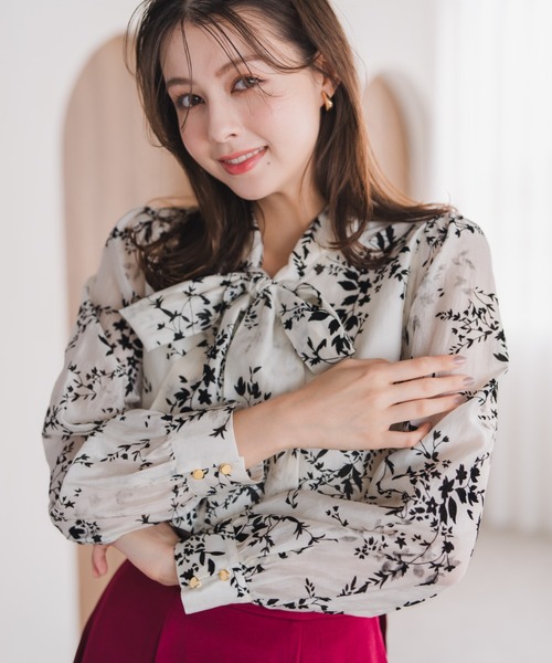 MISCH MASCH(ミッシュマッシュ)の「フロッキーボウタイブラウス(シャツ/ブラウス・レディース・ブラック/ホワイト・フリ-)」の3枚目の写真