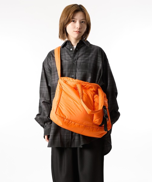 meltum(メルタム)の「PADDING SHOULDER BAG(ショルダーバッグ・メンズ・ブラック/オレンジ/ライトグレー・FREE)」の9枚目の写真