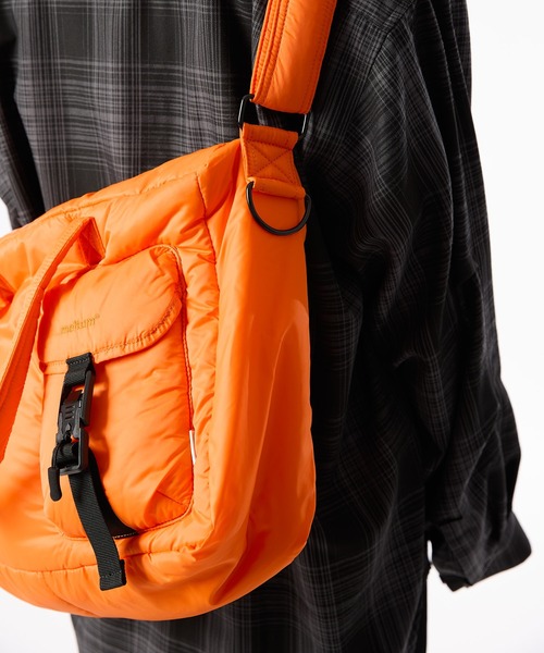 meltum(メルタム)の「PADDING SHOULDER BAG(ショルダーバッグ・メンズ・ブラック/オレンジ/ライトグレー・FREE)」の13枚目の写真