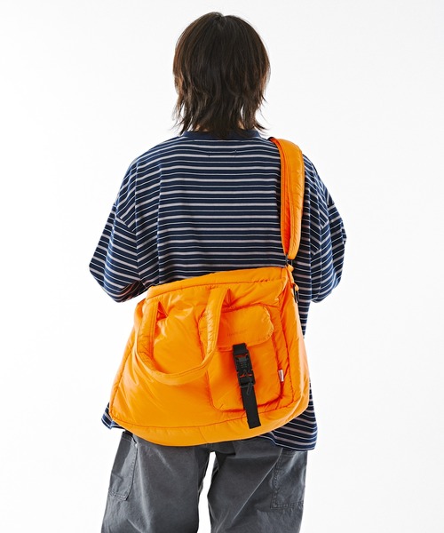 meltum(メルタム)の「PADDING SHOULDER BAG(ショルダーバッグ・メンズ・ブラック/オレンジ/ライトグレー・FREE)」の8枚目の写真