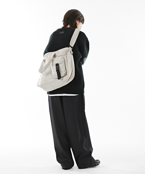 meltum(メルタム)の「PADDING SHOULDER BAG(ショルダーバッグ・メンズ・ブラック/オレンジ/ライトグレー・FREE)」の17枚目の写真