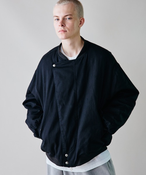 rehacer(レアセル)の「rehacer : Slant Twill Bomber Jacket / スラント ツイル ボンバー ジャケット(ミリタリージャケット・メンズ・ブラック/カーキ・LARGE/MEDIUM/SMALL)」の7枚目の写真