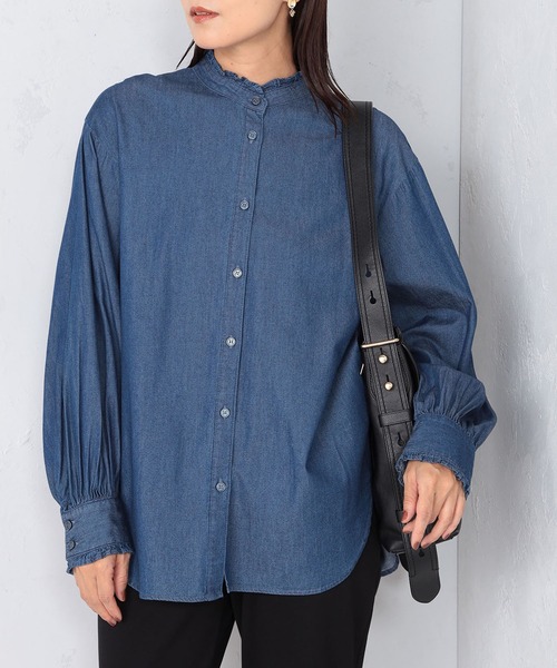 GALLORIA(ギャローリア)の「襟フリルデニムシャツ(シャツ/ブラウス・レディース・ブルー/ネイビー・S/M/L/LL)」の2枚目の写真