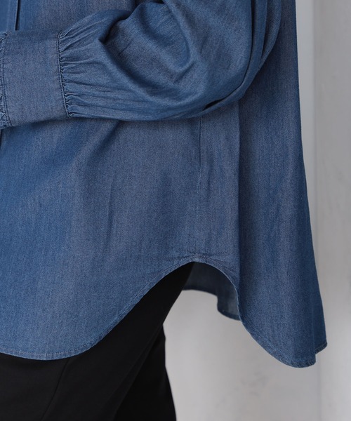 GALLORIA(ギャローリア)の「襟フリルデニムシャツ(シャツ/ブラウス・レディース・ブルー/ネイビー・S/M/L/LL)」の9枚目の写真