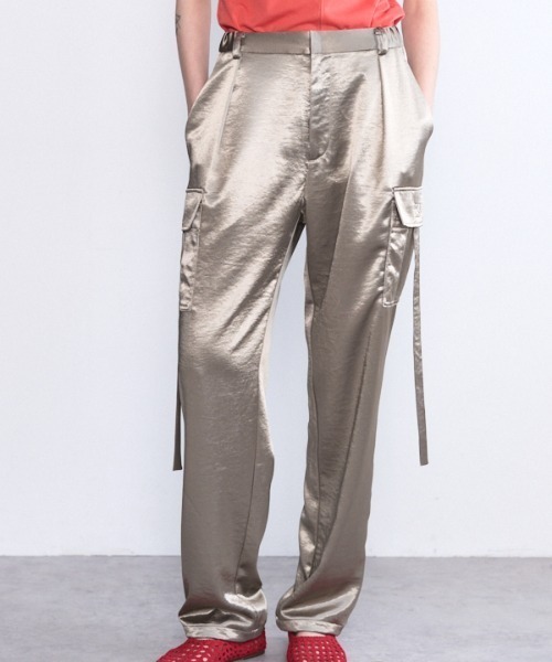 Muel Chic(ミュエルシック)の「Suwanne satin cargo pants スワニーサテンカーゴパンツ(カーゴパンツ・レディース・ブラック/カーキ/ブラウン・FREE)」の1枚目の写真