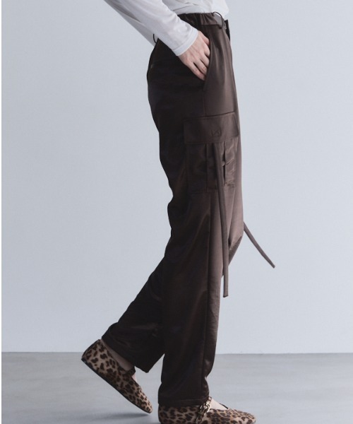Muel Chic(ミュエルシック)の「Suwanne satin cargo pants スワニーサテンカーゴパンツ(カーゴパンツ・レディース・ブラック/カーキ/ブラウン・FREE)」の20枚目の写真