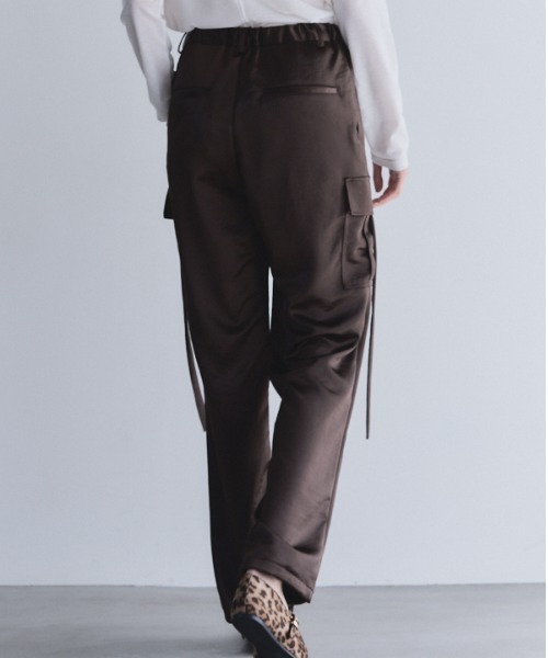 Muel Chic(ミュエルシック)の「Suwanne satin cargo pants スワニーサテンカーゴパンツ(カーゴパンツ・レディース・ブラック/カーキ/ブラウン・FREE)」の21枚目の写真