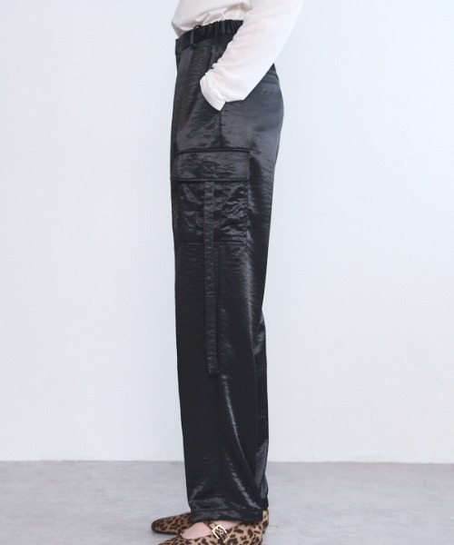 Muel Chic(ミュエルシック)の「Suwanne satin cargo pants スワニーサテンカーゴパンツ(カーゴパンツ・レディース・ブラック/カーキ/ブラウン・FREE)」の10枚目の写真