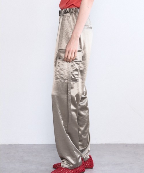 Muel Chic(ミュエルシック)の「Suwanne satin cargo pants スワニーサテンカーゴパンツ(カーゴパンツ・レディース・ブラック/カーキ/ブラウン・FREE)」の12枚目の写真