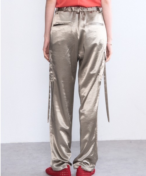 Muel Chic(ミュエルシック)の「Suwanne satin cargo pants スワニーサテンカーゴパンツ(カーゴパンツ・レディース・ブラック/カーキ/ブラウン・FREE)」の13枚目の写真