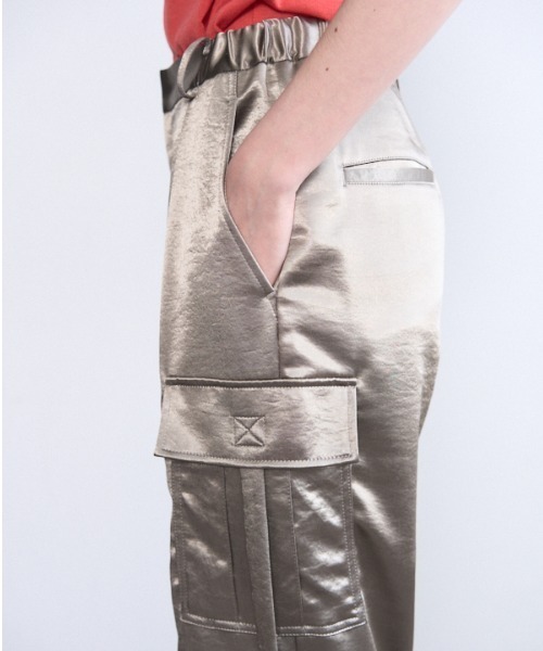 Muel Chic(ミュエルシック)の「Suwanne satin cargo pants スワニーサテンカーゴパンツ(カーゴパンツ・レディース・ブラック/カーキ/ブラウン・FREE)」の14枚目の写真