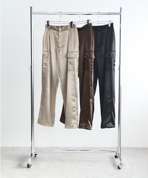 Muel Chic(ミュエルシック)の「Suwanne satin cargo pants スワニーサテンカーゴパンツ(カーゴパンツ・レディース・ブラック/カーキ/ブラウン・FREE)」の22枚目の写真