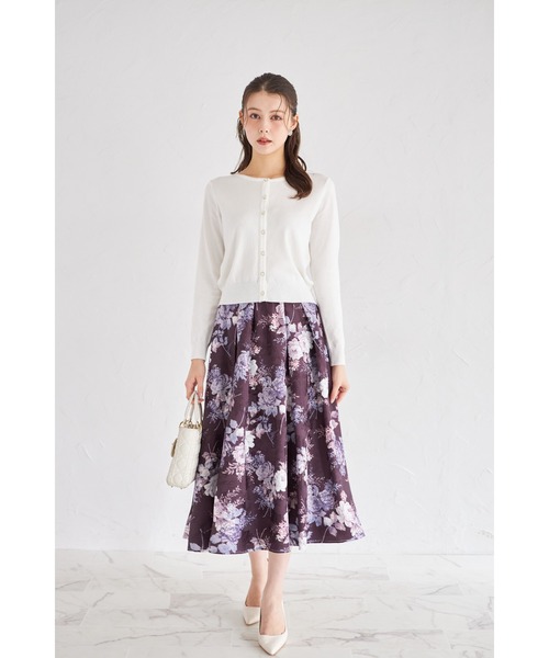 tocco closet(トッコ クローゼット)の「コラーゲン加工フラワー釦ニットカーディガン(カーディガン/ボレロ・レディース・オフホワイト/グレイッシュブルー/ピンクベージュ/ブラック・M)」の6枚目の写真