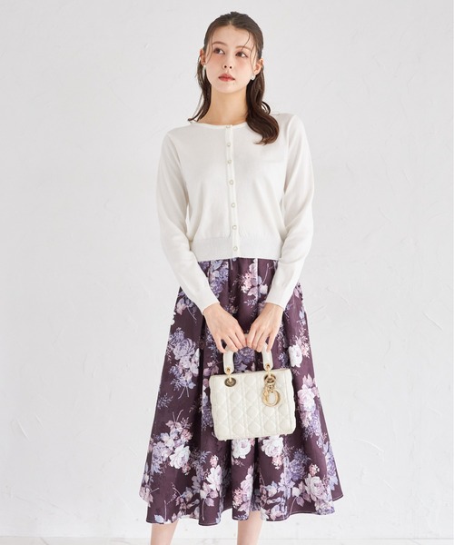 tocco closet(トッコ クローゼット)の「コラーゲン加工フラワー釦ニットカーディガン(カーディガン/ボレロ・レディース・オフホワイト/グレイッシュブルー/ピンクベージュ/ブラック・M)」の5枚目の写真