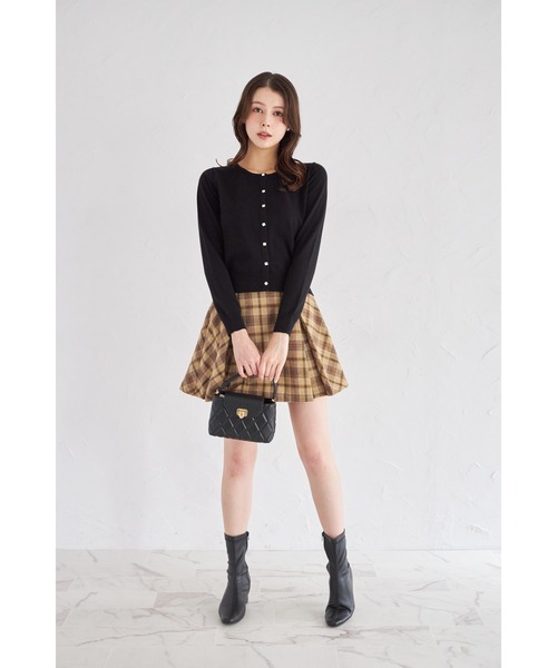 tocco closet(トッコ クローゼット)の「コラーゲン加工フラワー釦ニットカーディガン(カーディガン/ボレロ・レディース・オフホワイト/グレイッシュブルー/ピンクベージュ/ブラック・M)」の10枚目の写真