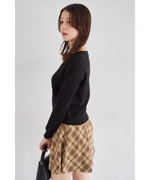 tocco closet(トッコ クローゼット)の「コラーゲン加工フラワー釦ニットカーディガン(カーディガン/ボレロ・レディース・オフホワイト/グレイッシュブルー/ピンクベージュ/ブラック・M)」の14枚目の写真