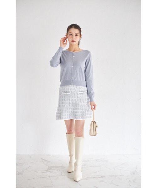 tocco closet(トッコ クローゼット)の「コラーゲン加工フラワー釦ニットカーディガン(カーディガン/ボレロ・レディース・オフホワイト/グレイッシュブルー/ピンクベージュ/ブラック・M)」の16枚目の写真