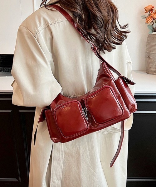 yuue' ( wear )（ユーイ）の「2WAYアウトポケットショルダーバッグ（ショルダーバッグ・レディース・レッド/ブラック/シルバー・FREE）」の10枚目の写真