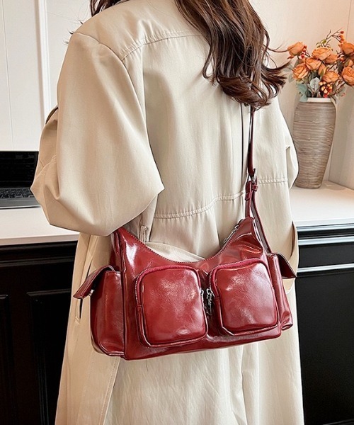 yuue' ( wear )（ユーイ）の「2WAYアウトポケットショルダーバッグ（ショルダーバッグ・レディース・レッド/ブラック/シルバー・FREE）」の11枚目の写真