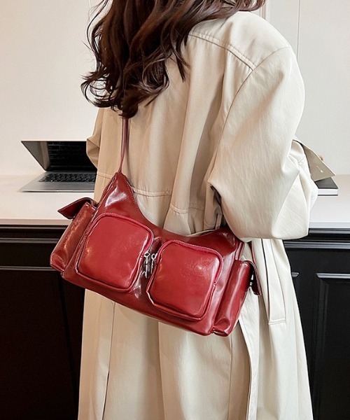 yuue' ( wear )（ユーイ）の「2WAYアウトポケットショルダーバッグ（ショルダーバッグ・レディース・レッド/ブラック/シルバー・FREE）」の13枚目の写真