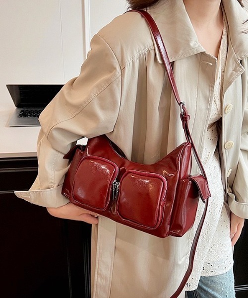yuue' ( wear )（ユーイ）の「2WAYアウトポケットショルダーバッグ（ショルダーバッグ・レディース・レッド/ブラック/シルバー・FREE）」の12枚目の写真