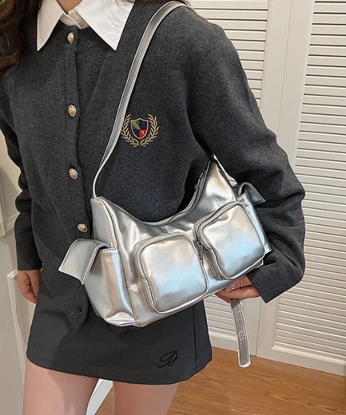 yuue' ( wear )（ユーイ）の「2WAYアウトポケットショルダーバッグ（ショルダーバッグ・レディース・レッド/ブラック/シルバー・FREE）」の16枚目の写真