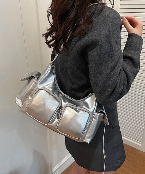 yuue' ( wear )（ユーイ）の「2WAYアウトポケットショルダーバッグ（ショルダーバッグ・レディース・レッド/ブラック/シルバー・FREE）」の17枚目の写真